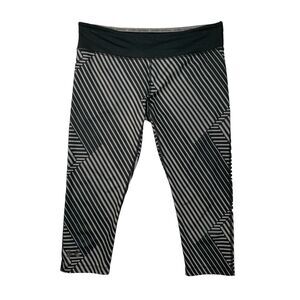 Under Armour Leggings Womens M Black Gray UA HeatGear Sonic Printed Capri Fitted